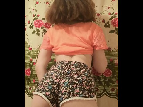 ❤️ Тачаангуй залуу бяцхан хүүхэн камер дээр шорт тайлж байна Секс видео манайд ﹏